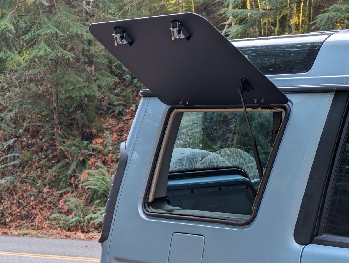 Discovery 2 Gullwing Access Window - One Side Only - Golden Rovers