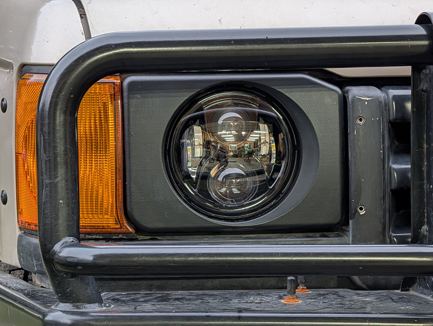 Discovery 1 and 2 (pre-facelift) 7" Round Headlight Bezel (pair)