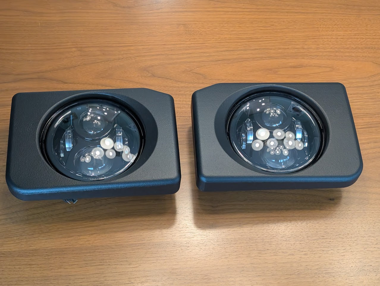 Discovery 1 & 2 (pre-facelift) 7" Round Headlight Bezel (pair)