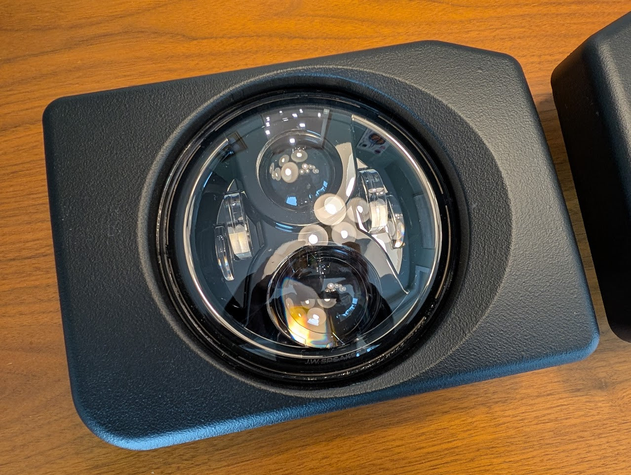 Discovery 1 & 2 (pre-facelift) 7" Round Headlight Bezel (pair)