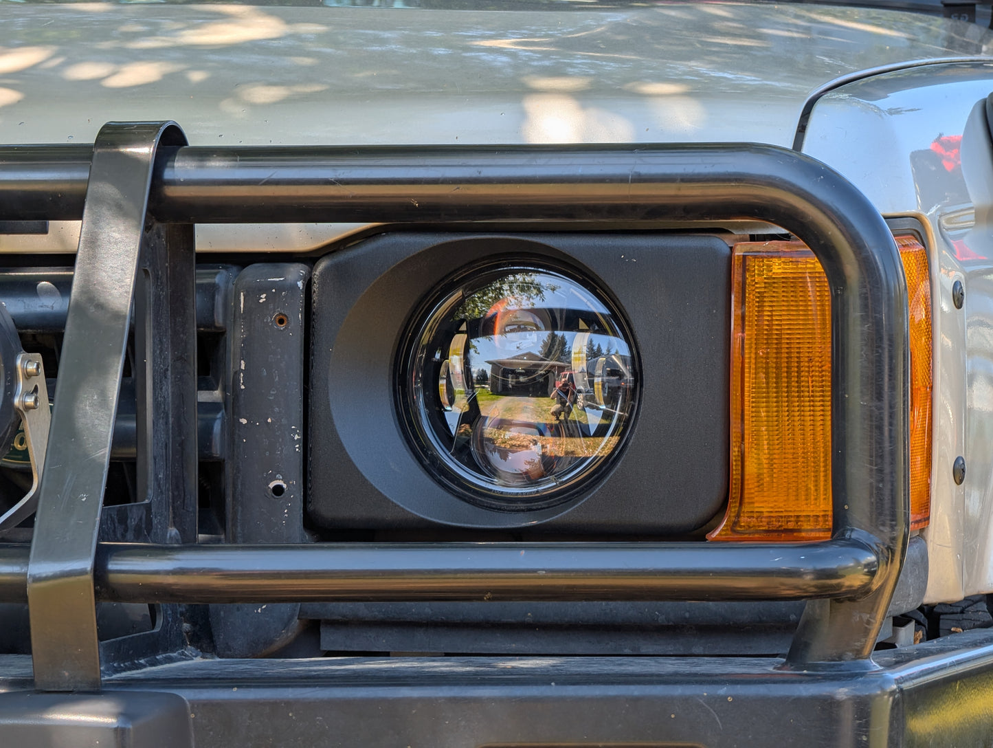 Discovery 1 & 2 (pre-facelift) 7" Round Headlight Bezel (pair)