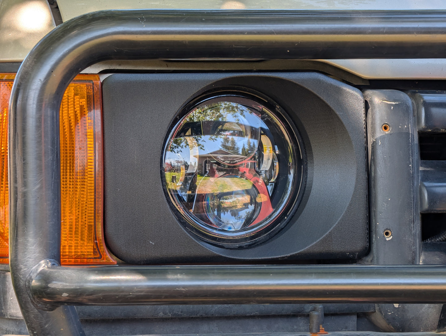 Discovery 1 & 2 (pre-facelift) 7" Round Headlight Bezel (pair)