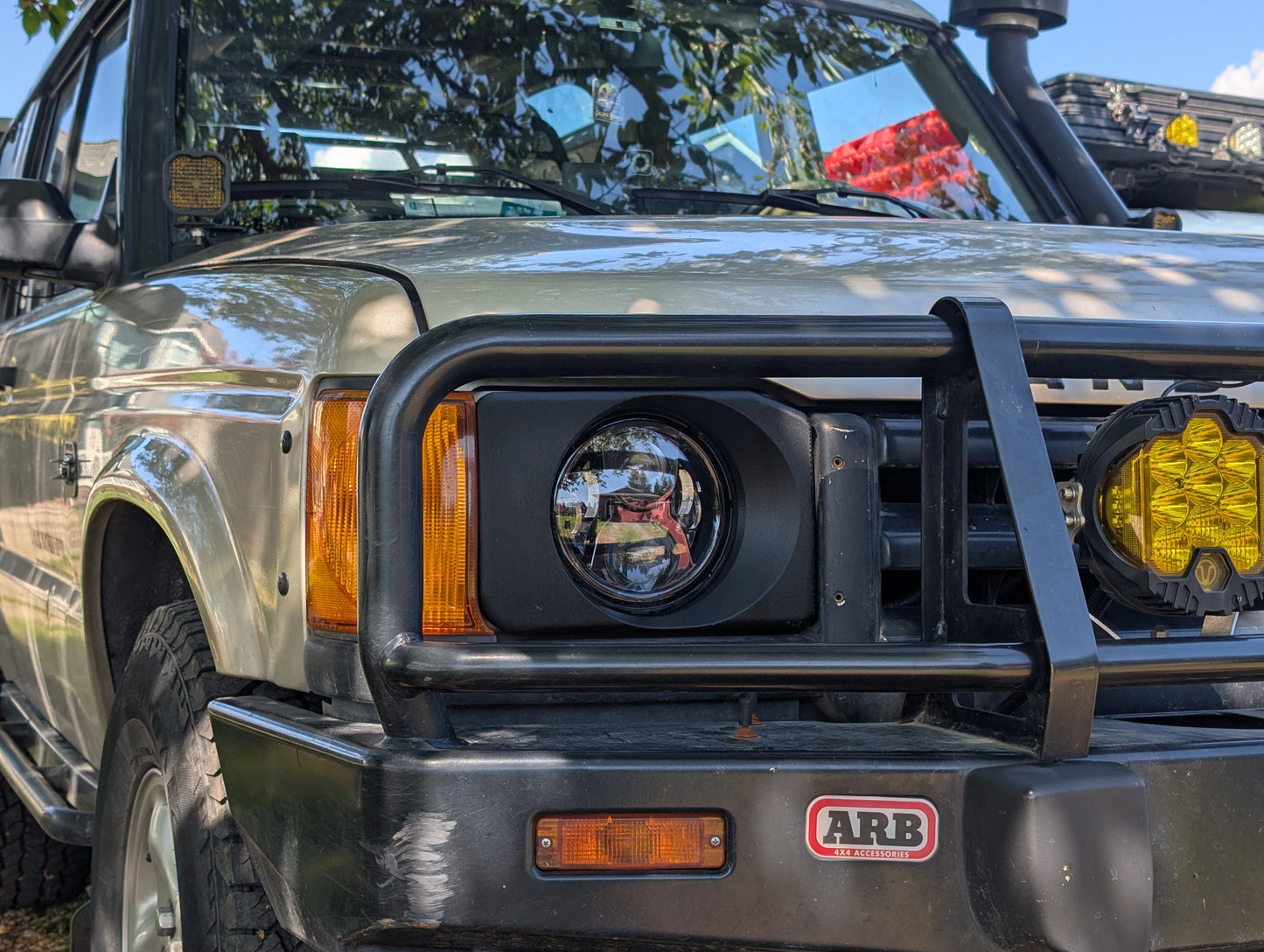 Discovery 1 & 2 (pre-facelift) 7" Round Headlight Bezel (pair)