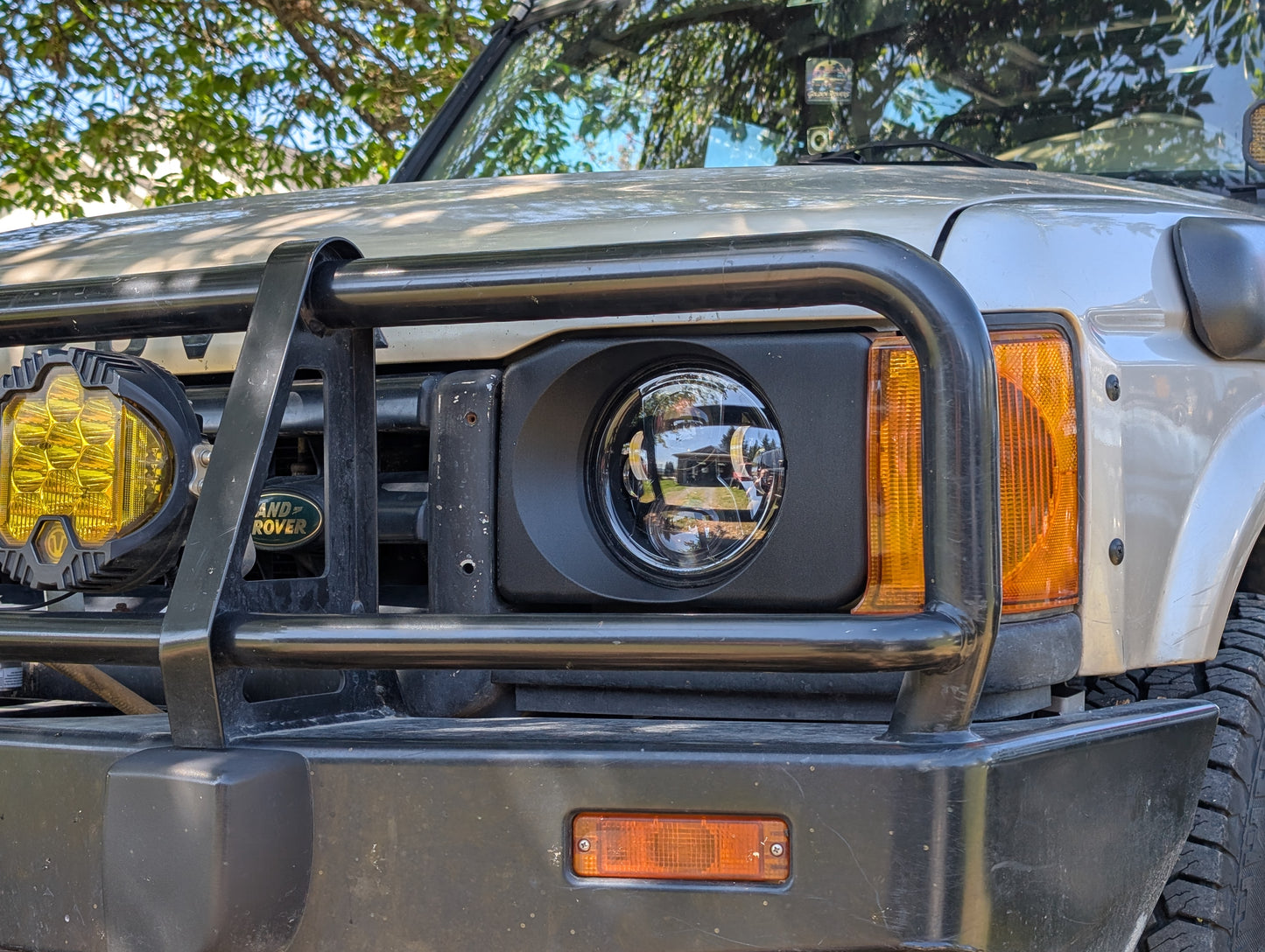Discovery 1 & 2 (pre-facelift) 7" Round Headlight Bezel (pair)