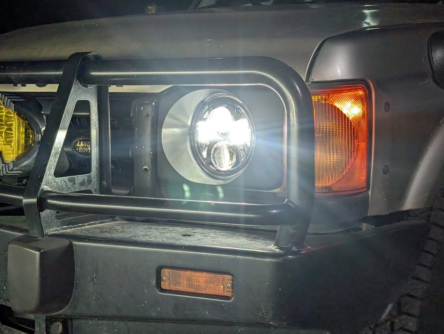 Discovery 1 & 2 (pre-facelift) 7" Round Headlight Bezel (pair)