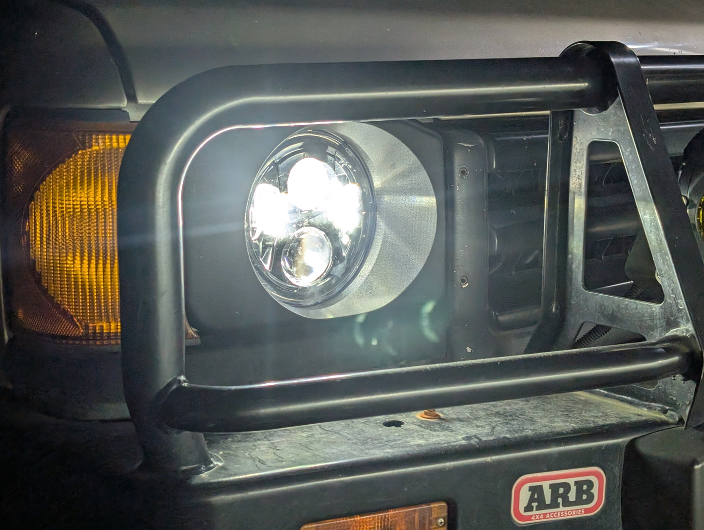 Discovery 1 & 2 (pre-facelift) 7" Round Headlight Bezel (pair)
