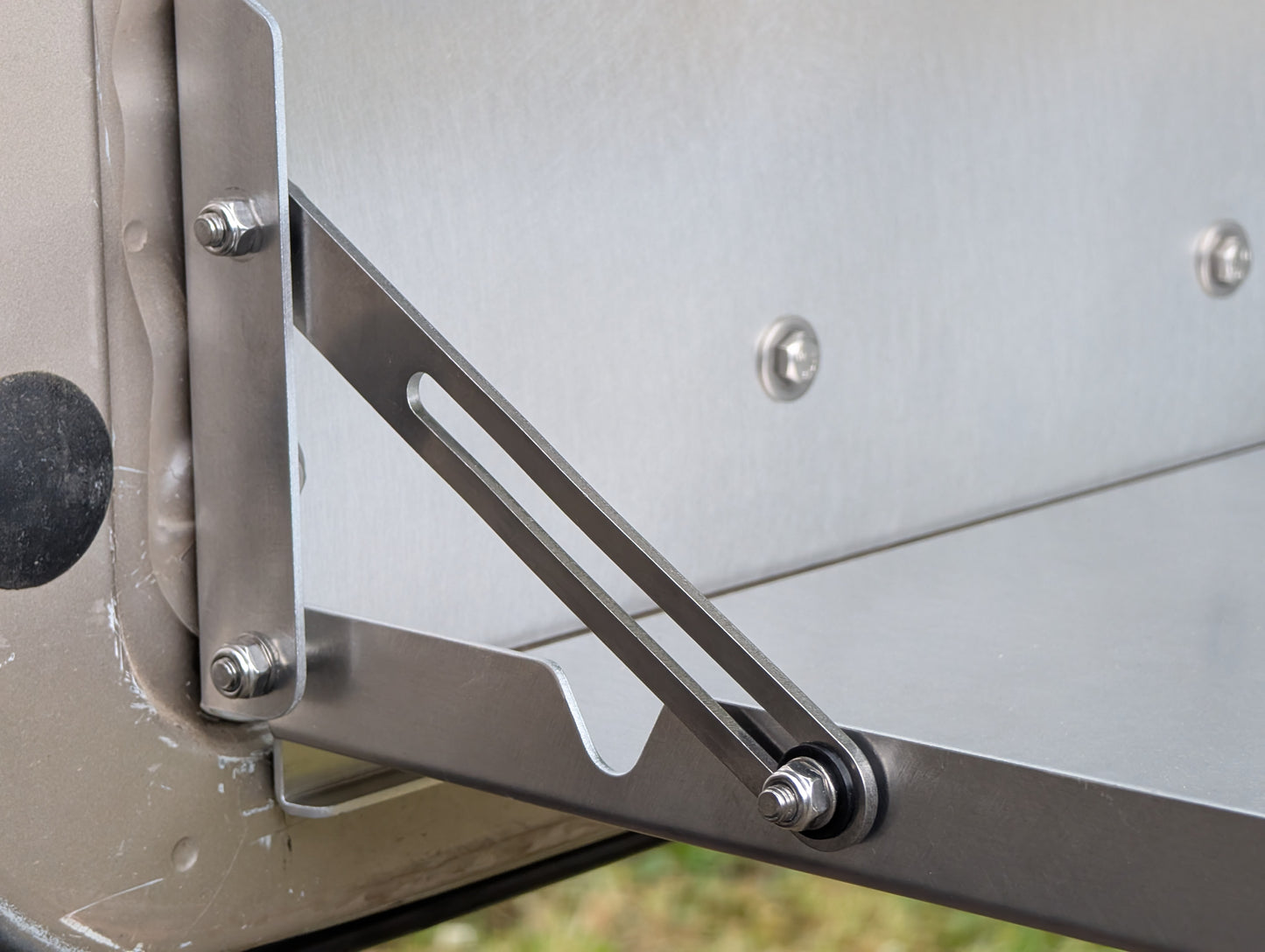 Discovery 1 & 2 Folding Tailgate Table - Aluminum
