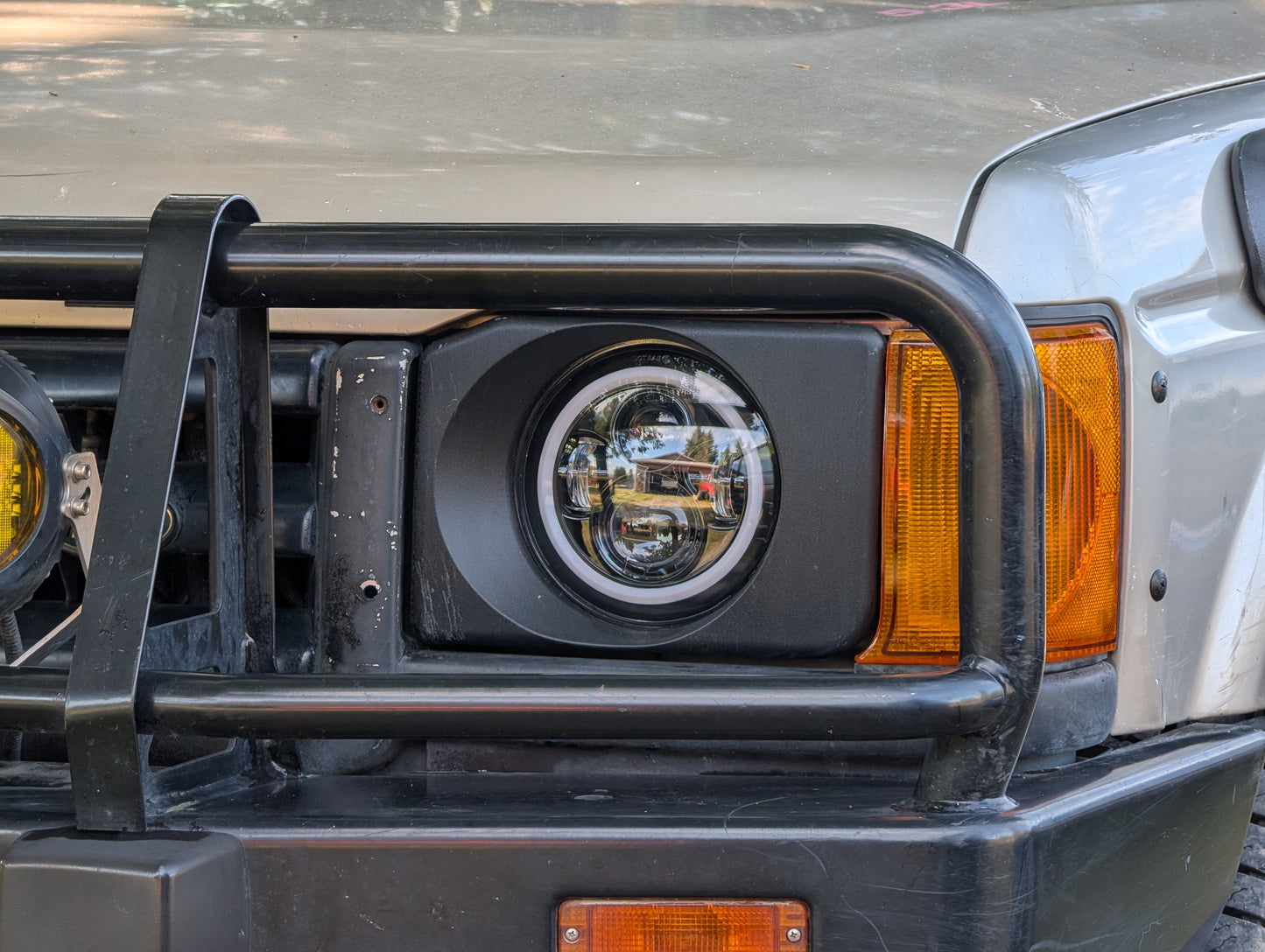 Discovery 1 & 2 (1994-2002) 7" Round Headlight Bezel (Bezel only, pair)