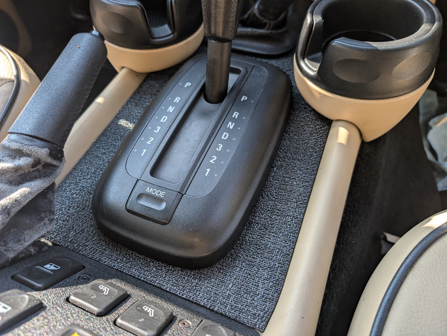 Discovery 2 Center Console Mat (Auto trans)
