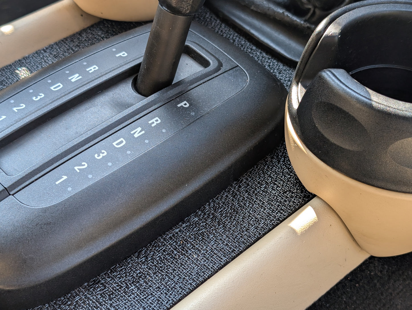 Discovery 2 Center Console Mat (Auto trans)